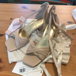 FOREVER SOLES Promise Heels in Nude SZ 38